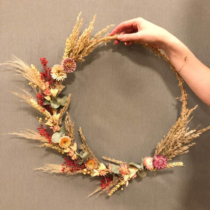 droogbloemen krans workshop| babyshower workshop| babyshower inspo|magical flower| babyshower uitje| vrijgezellenfeest|vriendinnen workshop