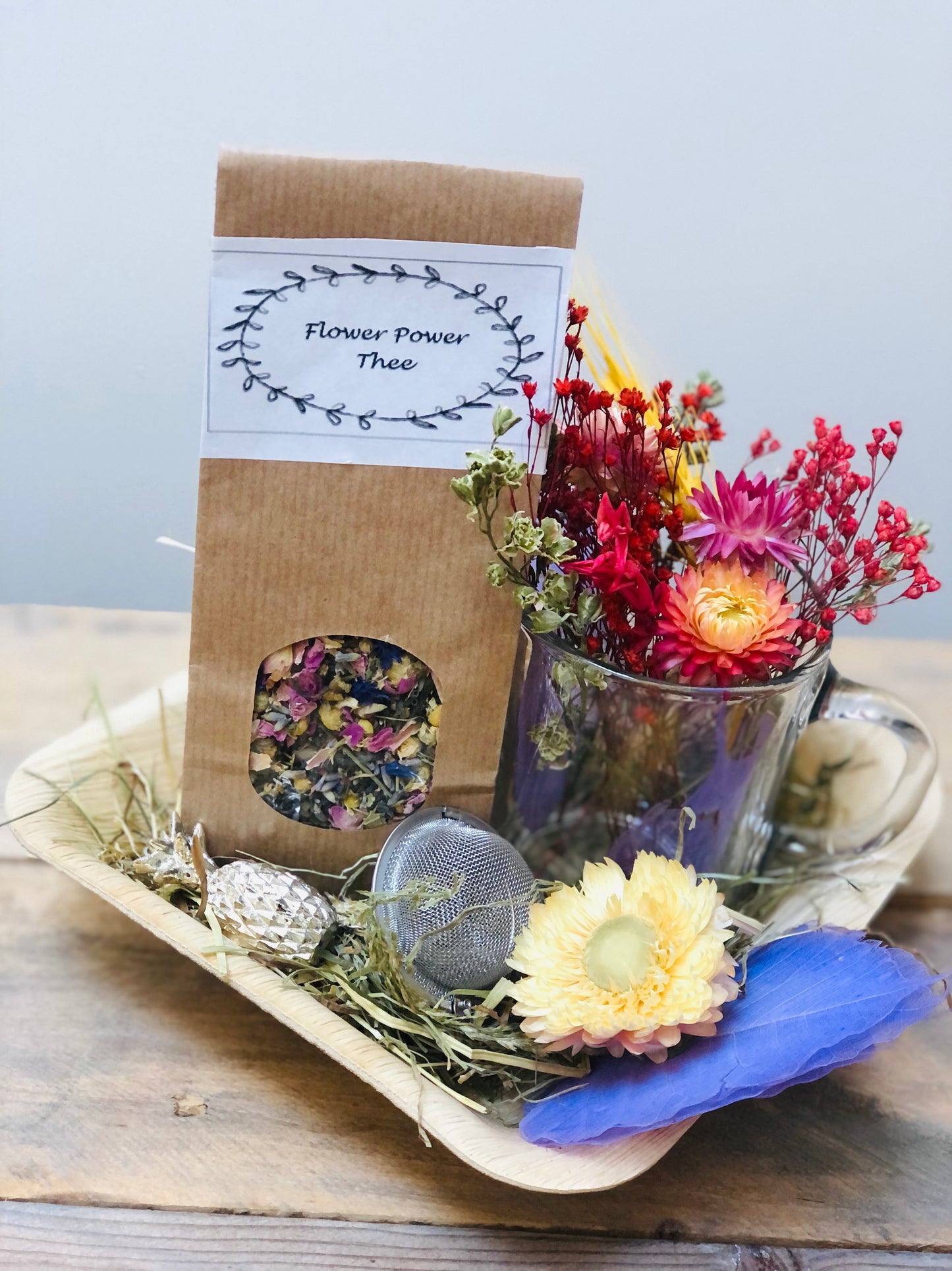 thee cadeau| origineel thee cadeau| cadeau thee| brievenbusthee| thee| natuurlijke thee| bloemen thee| kruiden in thee| bloemen in thee| unieke thee| uniek cadeau| cadeau voor haar| een aardigheidje