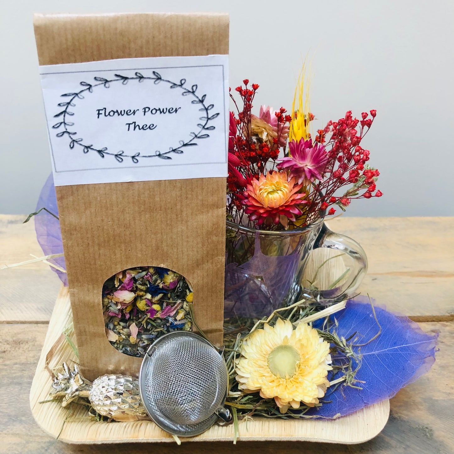 thee cadeau| origineel thee cadeau| cadeau thee| brievenbusthee| thee| natuurlijke thee| bloemen thee| kruiden in thee| bloemen in thee| unieke thee| uniek cadeau| cadeau voor haar| een aardigheidje