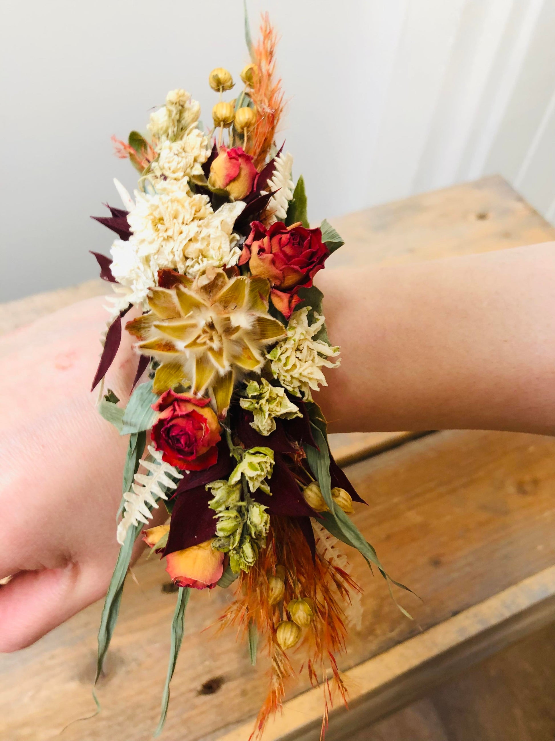 bohemian wedding|boho bruiloft|polscorsage droogbloemen| corsage van droogbloemen| bloemen corsage droogbloemen|bruids pols corsage| bruidsboeket  droogbloemen| droogboeket bruiloft| bloemen bruiloft | bohemian bloemen | droogbloemen versiering bruiloft|bruidsbloemen bestellen |Magical Flower
